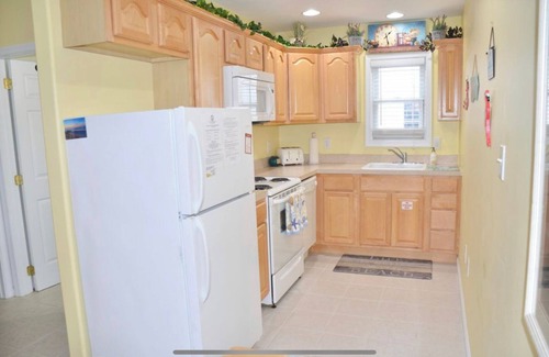 Cape May - Wildwood Condo | Ideal Beach Block Retreat: Pool and Ocean View Awaits