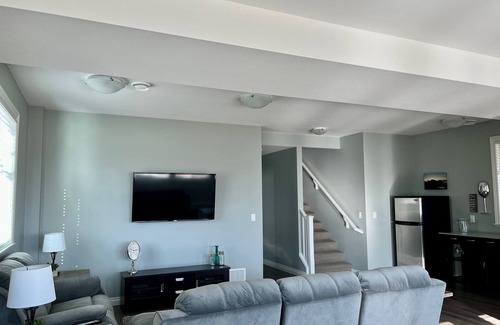 Okanagan-Similkameen House | Beautiful Beachfront Home with Pools and Hot Tubs for 12