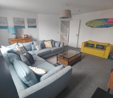 Port Talbot House | Beach Break Aberavon: Oceanfront Family Retreat by the Sea