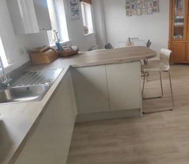 Port Talbot House | Beach Break Aberavon: Oceanfront Family Retreat by the Sea