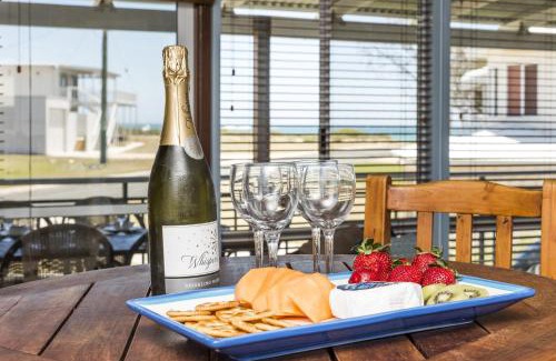 Lancelin House | Family-Friendly Beach Break with Ocean Views