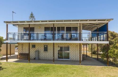 Lancelin House | Family-Friendly Beach Break with Ocean Views