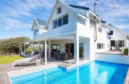 Cape Saint Francis Apartment | Beach Break Guest Houses: Oceanfront Stays with Breakfast