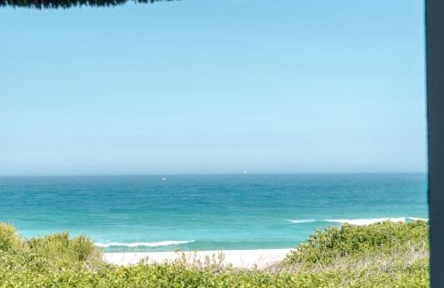 Cape Saint Francis Apartment | Beach Break Guest Houses: Oceanfront Stays with Breakfast