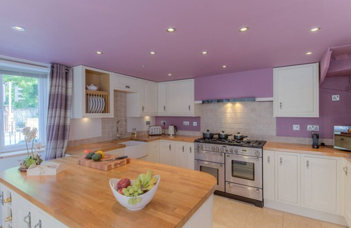 Caister-on-Sea Cottage | Cozy Beach Breeze Cottage: Guest Rated 9.8/10 with Ocean View