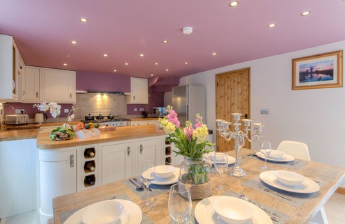 Caister-on-Sea Cottage | Cozy Beach Breeze Cottage: Guest Rated 9.8/10 with Ocean View
