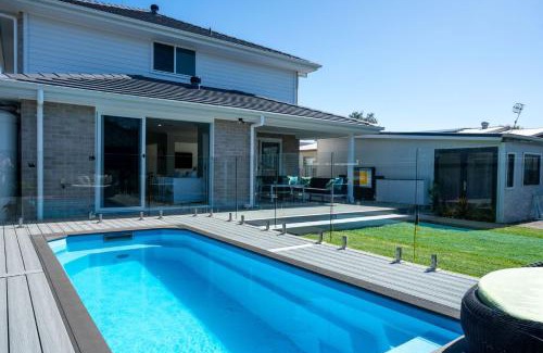 The Entrance North House | Relaxing Beach Breeze Escape with Ocean Views