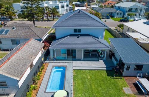 The Entrance North House | Relaxing Beach Breeze Escape with Ocean Views