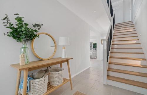 The Entrance North House | Relaxing Beach Breeze Escape with Ocean Views