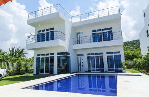 Santa Veronica House | Relaxing Beach Hut Retreat Near Barranquilla with Pool
