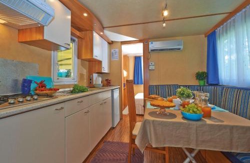 Baia Domizia Ski Chalet | Family-Friendly Retreat at Belvilla by OYO Baia Domizia