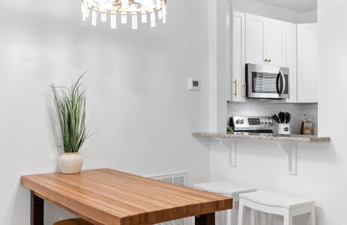 Wilmington Condo | Perfect Beach/City Escape: 1 Bed Condo with Pool