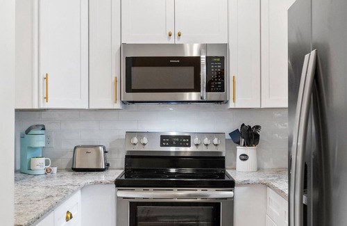 Wilmington Condo | Perfect Beach/City Escape: 1 Bed Condo with Pool