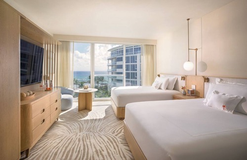 Boca Raton Resort | Relax at Beach Club at The Boca Raton - 4-Star Family Retreat