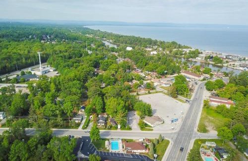 Wasaga Beach Hotel | Relax at Beach Club by Beach1 Motel with Ocean Views