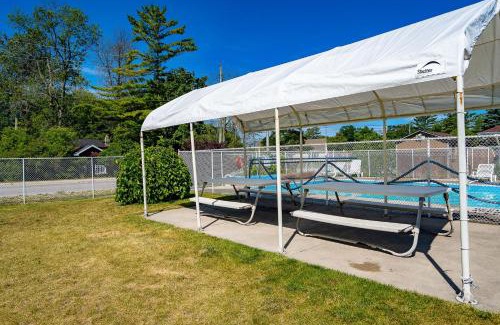 Wasaga Beach Hotel | Relax at Beach Club by Beach1 Motel with Ocean Views