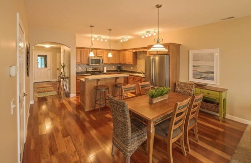 Celina Apartment | Unwind at Beach Club Escape: Lakeside Condo with Hot Tub