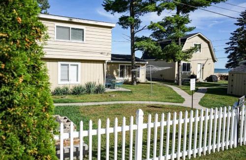 Oscoda House | Beach Club of Oscoda - All 4 Beachfront Cottages