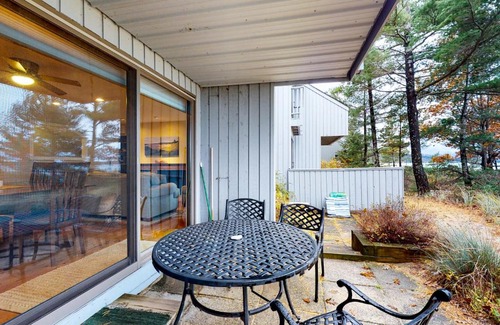 Glen Arbor Apartment | Oceanfront Bliss at Beach Comber 15 - Family Friendly Stay