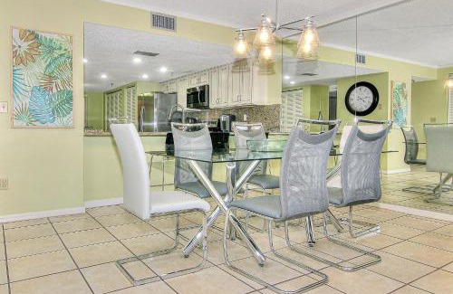 Indian Shores Apartment | Relaxing Beach Cottage 1403 with Pool & Hot Tub Access