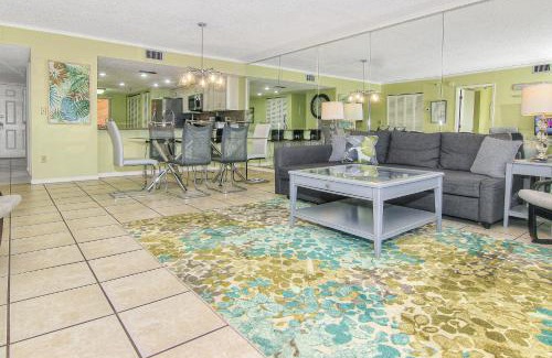 Indian Shores Apartment | Relaxing Beach Cottage 1403 with Pool & Hot Tub Access