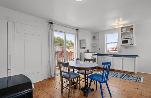 Harbourville Cottage | Unique Beach House with Ocean View & Hot Tub on Bay of Fundy