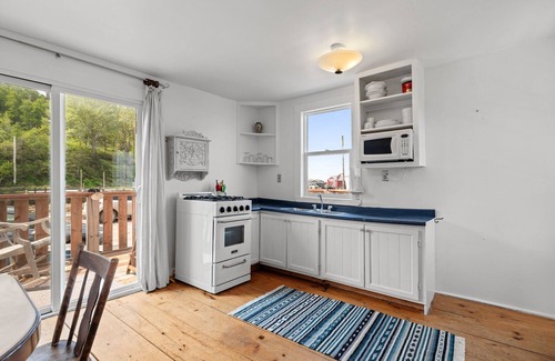 Harbourville Cottage | Unique Beach House with Ocean View & Hot Tub on Bay of Fundy
