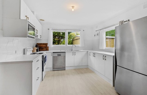 Flinders House | Cozy Beach Cottage Retreat in the Heart of Flinders