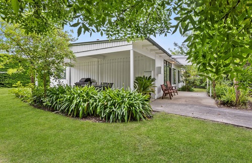 Flinders House | Cozy Beach Cottage Retreat in the Heart of Flinders