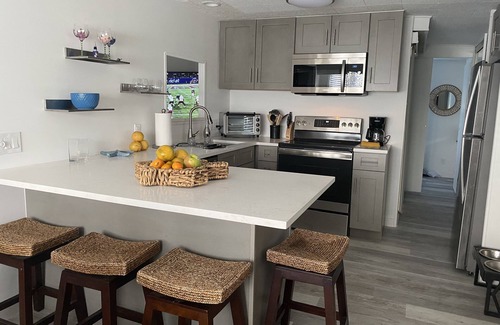 Hutchinson Island South Cottage | Beach Cottage in Paradise: 10/10 Family & Pet Friendly