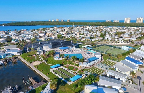 Hutchinson Island South Cottage | Beach Cottage in Paradise: 10/10 Family & Pet Friendly