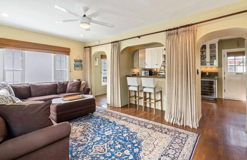 The Strand House | Beach Cottage: Ocean View, Steps from Beach & Downtown