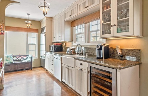 The Strand House | Beach Cottage: Ocean View, Steps from Beach & Downtown