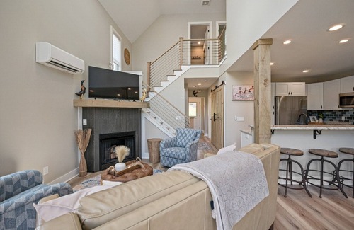 Rhodhiss Cottage | Idyllic Beach Cottage on Catawba River with Outdoor Bliss