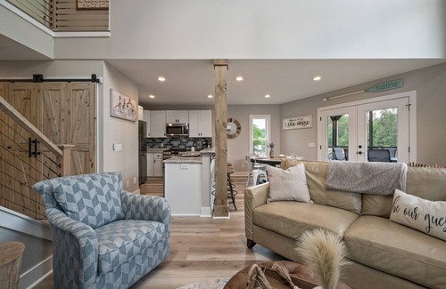 Rhodhiss Cottage | Idyllic Beach Cottage on Catawba River with Outdoor Bliss