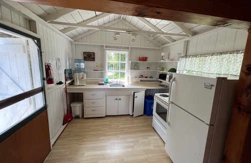 Hubbards Cabin | Cozy Beach Cottage Near Hubbards - Pet Friendly & Kitchen
