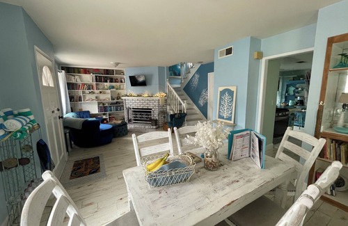 Belmont Shore Cottage | Seaside Cottage: Steps from Oceanfront & Bay Beaches