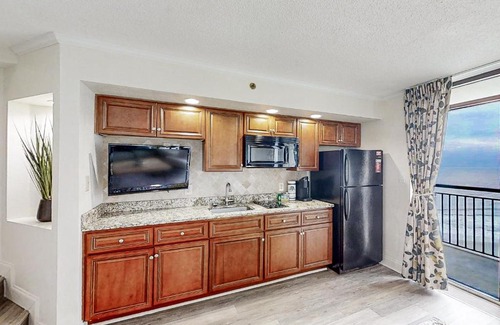 Windy Hill Hotel | Beach Cove 1215: Oceanfront Retreat with Private Pool