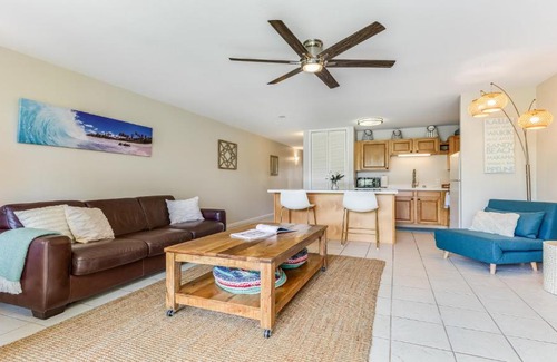 Kahuku Apartment | Cozy Oceanfront Turtle Bay Condo with Pool & Family Amenities
