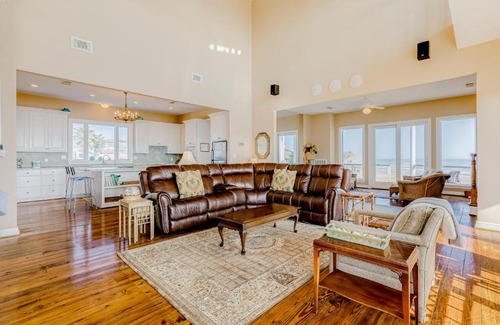 Pirates Beach House | Beach Diamond: Family-Friendly Oasis with Great Reviews