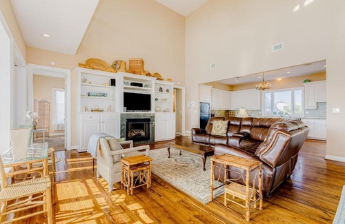 Pirates Beach House | Beach Diamond: Family-Friendly Oasis with Great Reviews