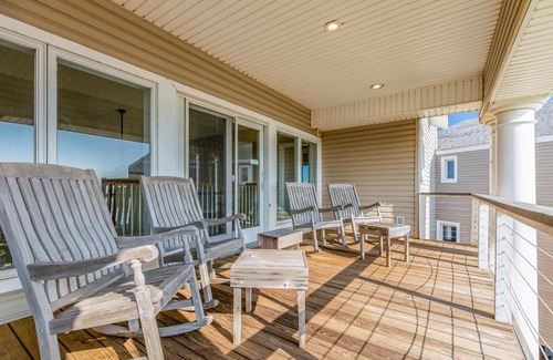 Pirates Beach House | Beach Diamond: Family-Friendly Oasis with Great Reviews