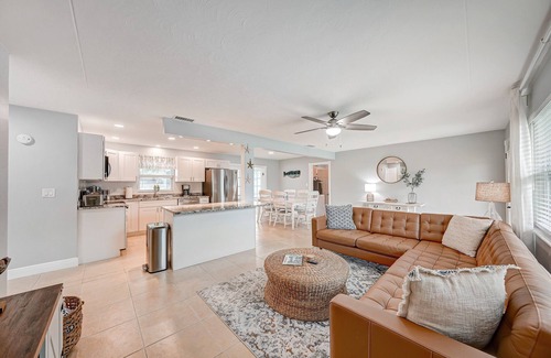 Walsingham House | Oceanfront Master King with Sunroom - 8 Min to Beach