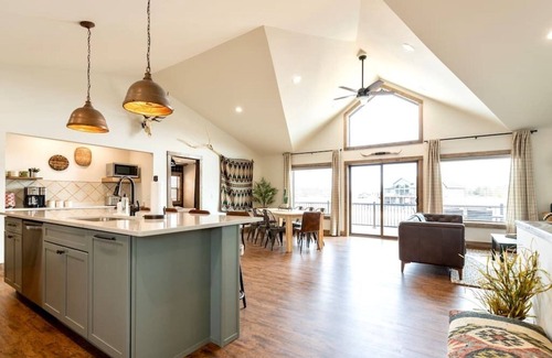 New Lisbon Cottage | Relax by the Beach with Fire Pits & Scenic Views