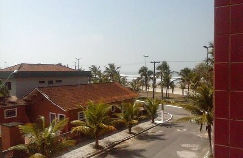 Praia Grande Apartment | Affordable Beach Fit Hotel with Kitchen Amenities