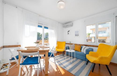 Sant Salvador Apartment | Cozy Beach Flat with Terrace - 4-Star Rated Getaway