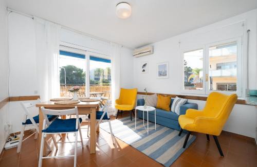 Sant Salvador Apartment | Cozy Beach Flat with Terrace - 4-Star Rated Getaway
