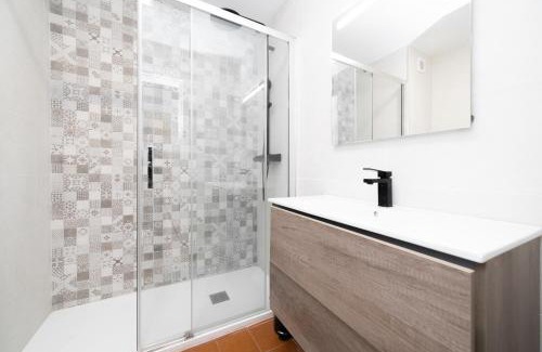 Sant Salvador Apartment | Cozy Beach Flat with Terrace - 4-Star Rated Getaway