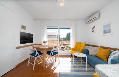 Sant Salvador Apartment | Cozy Beach Flat with Terrace - 4-Star Rated Getaway