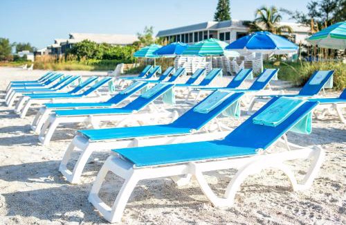 Holmes Beach House | Beach Front 2 Bedroom B with Ocean View and Pool Access